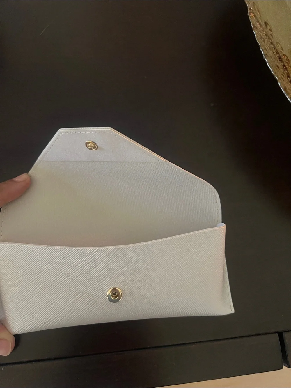 Kendra Scott White Textured Envelope Sunglasses Case